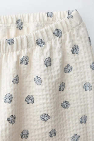 Брюки из рельефной ткани с принтом «кролики»- Заказать в России