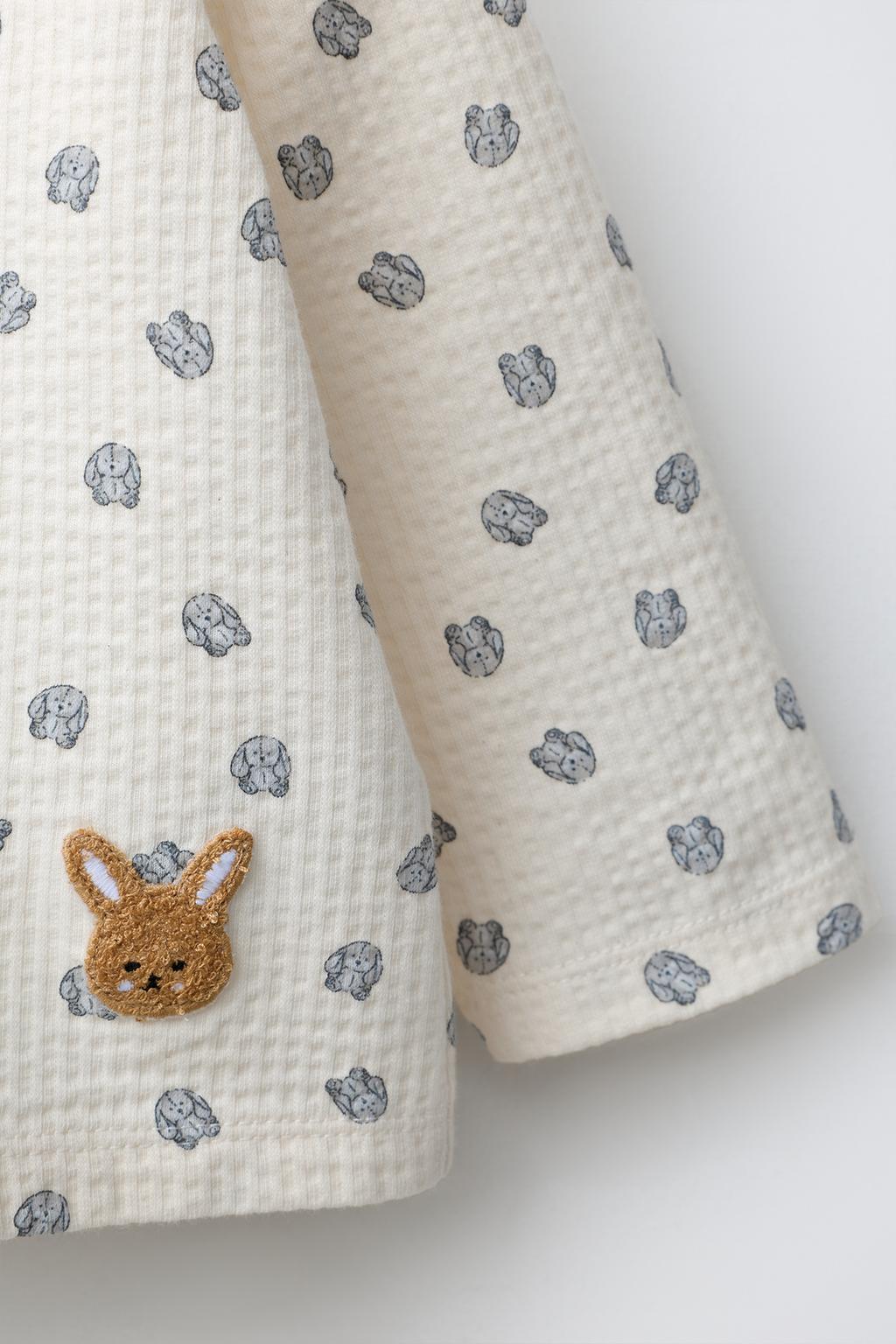 ФУТБОЛКА С ТЕКСТУРНЫМ РИСУНКОМ «КРОЛИКИ»