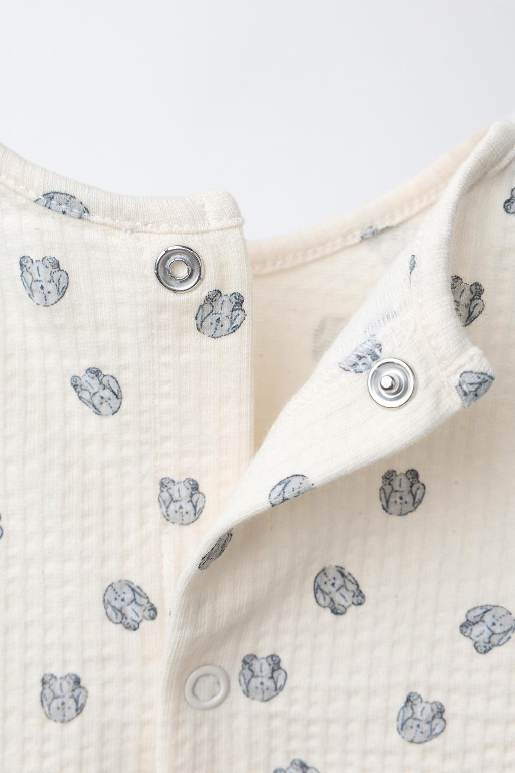 ФУТБОЛКА С ТЕКСТУРНЫМ РИСУНКОМ «КРОЛИКИ»