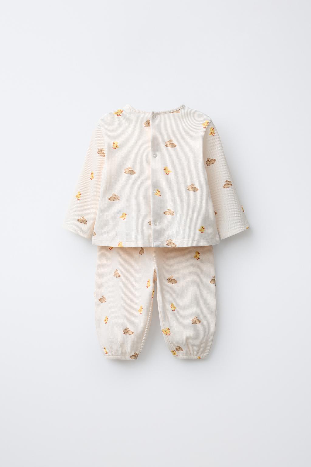 Набор с маечкой с текстурой и брюками с кроликом