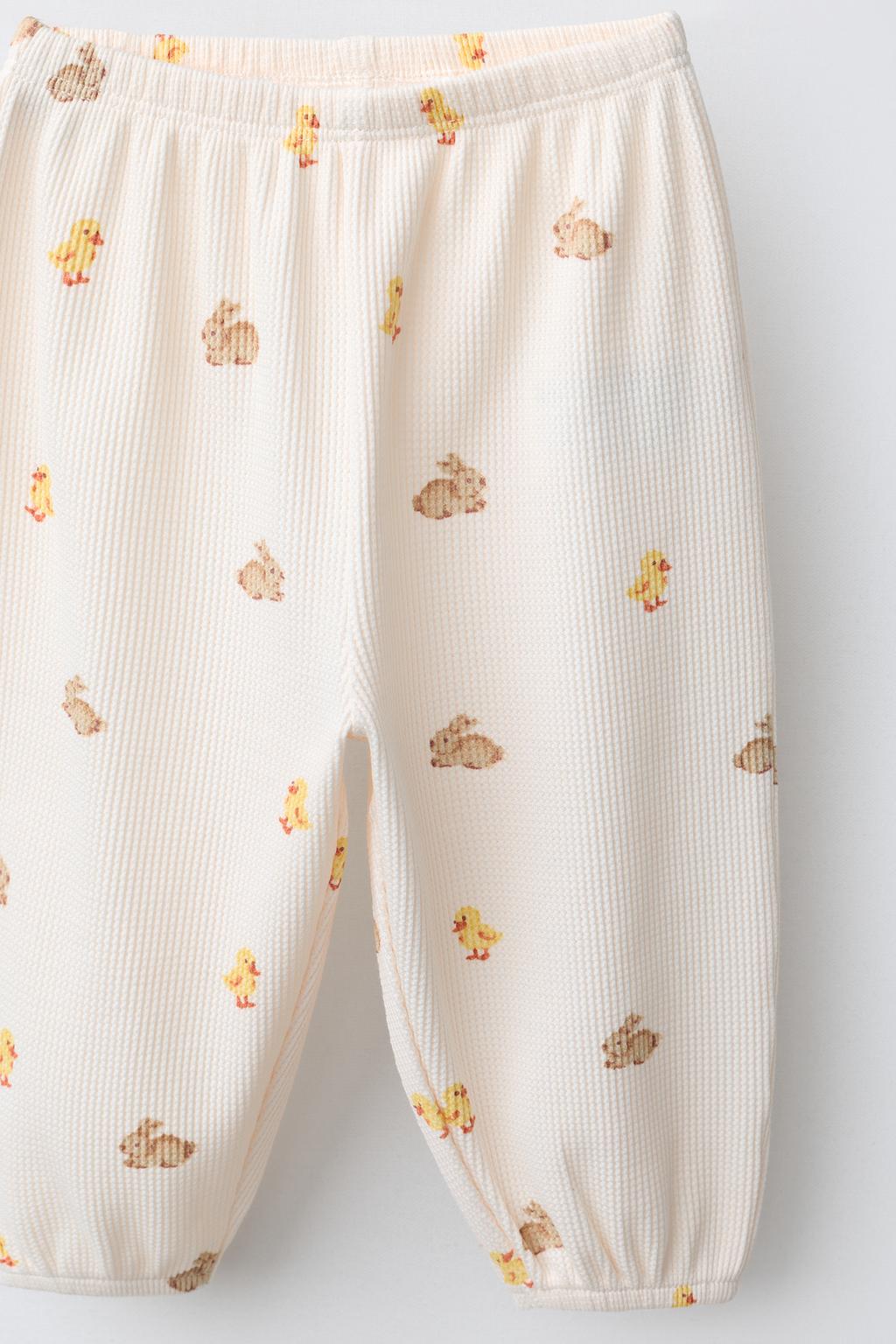 Набор с маечкой с текстурой и брюками с кроликом