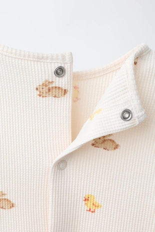 Набор с маечкой с текстурой и брюками с кроликом- Заказать в России