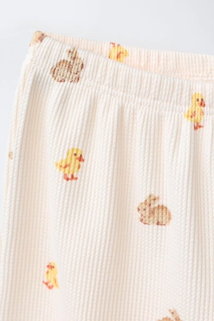 Набор с маечкой с текстурой и брюками с кроликом- Заказать в России