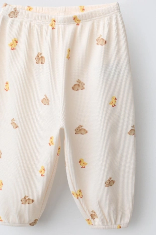 Набор с маечкой с текстурой и брюками с кроликом- Заказать в России