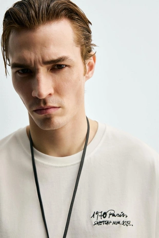 Футболка с вышитыми надписями- Заказать в России