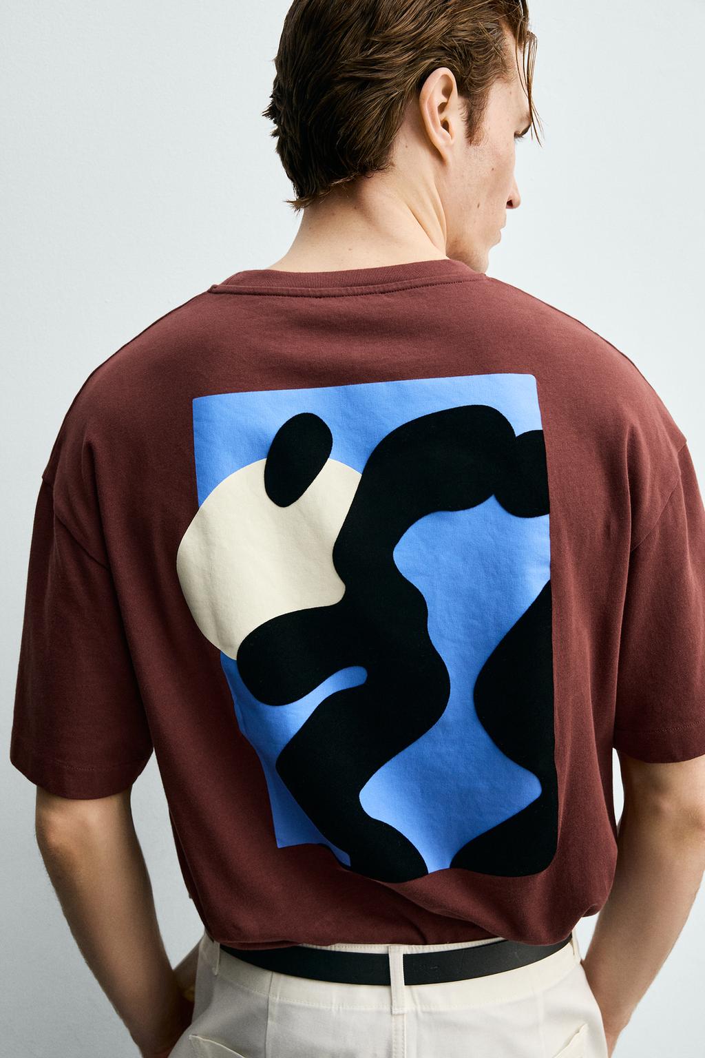 ФУТБОЛКА RELAXED FIT С ФЛОКИРОВАННЫМ ПРИНТОМ