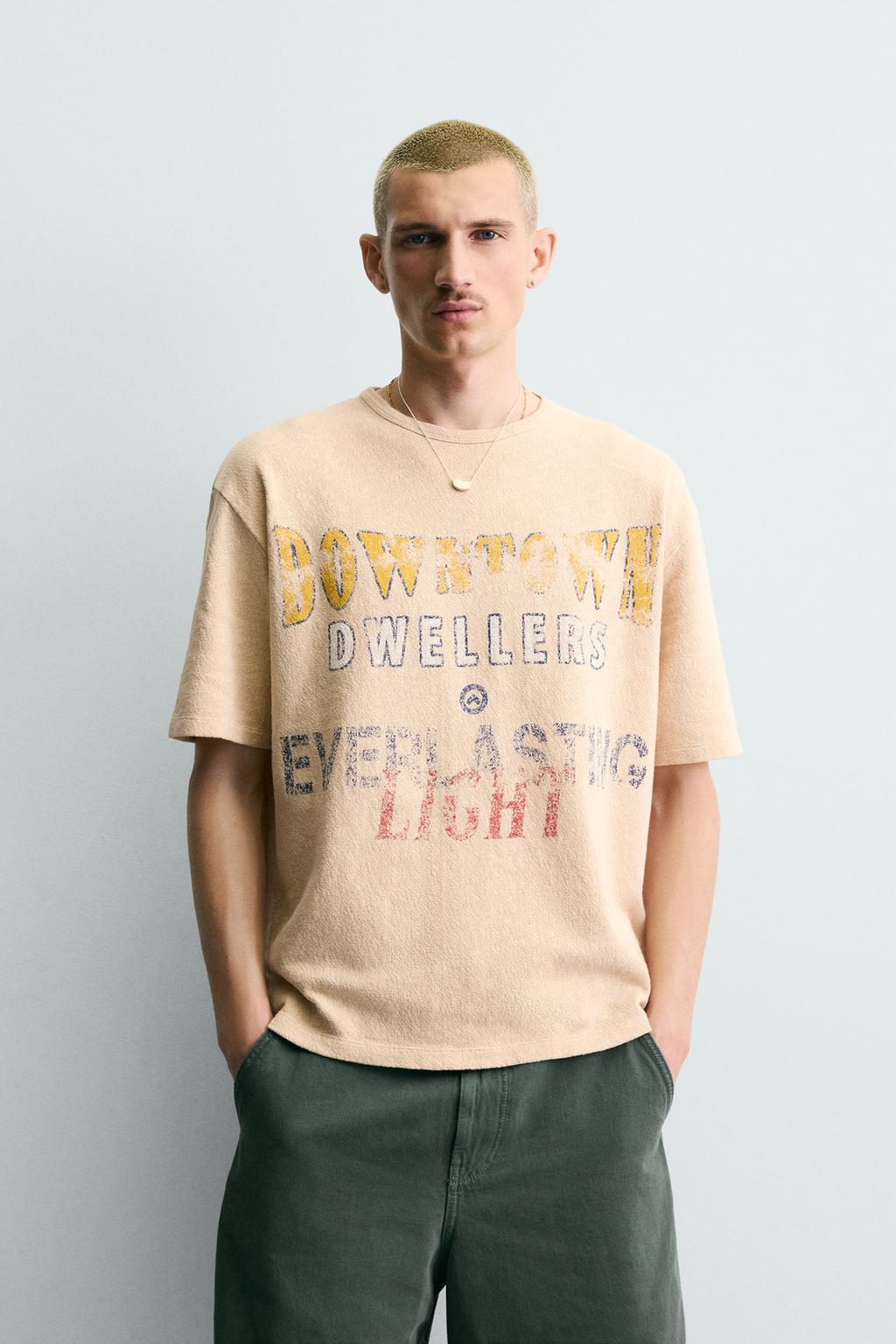 ФУТБОЛКА С ПРИНТОМ И ЭФФЕКТОМ ПОТЕРТОСТИ