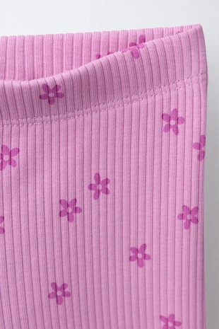 Комплект из футболки и велосипедок с цветочным принтом