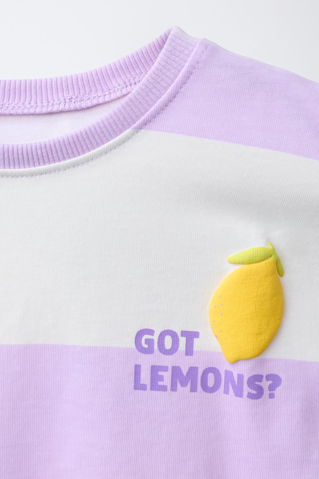 ФУТБОЛКА В ПОЛОСКУ С РЕЛЬЕФНЫМ ПРИНТОМ ФРУКТОВ