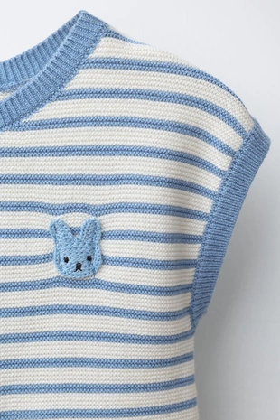 Короткий комбинезон в полоску с нашивкой в виде кролика- Заказать в России