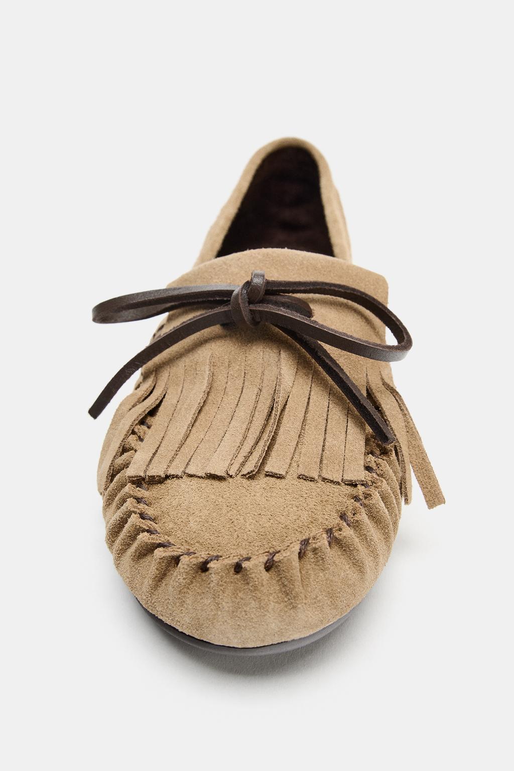 КОЖАНЫЕ ЛОФЕРЫ С БАХРОМОЙ