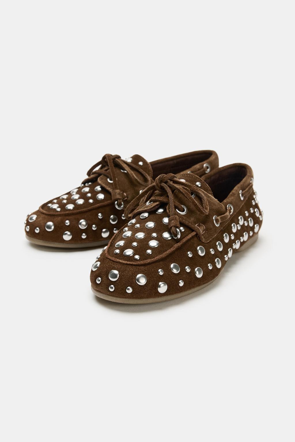 ТОПСАЙДЕРЫ ИЗ ЗАМШИ С ЗАКЛЕПКАМИ