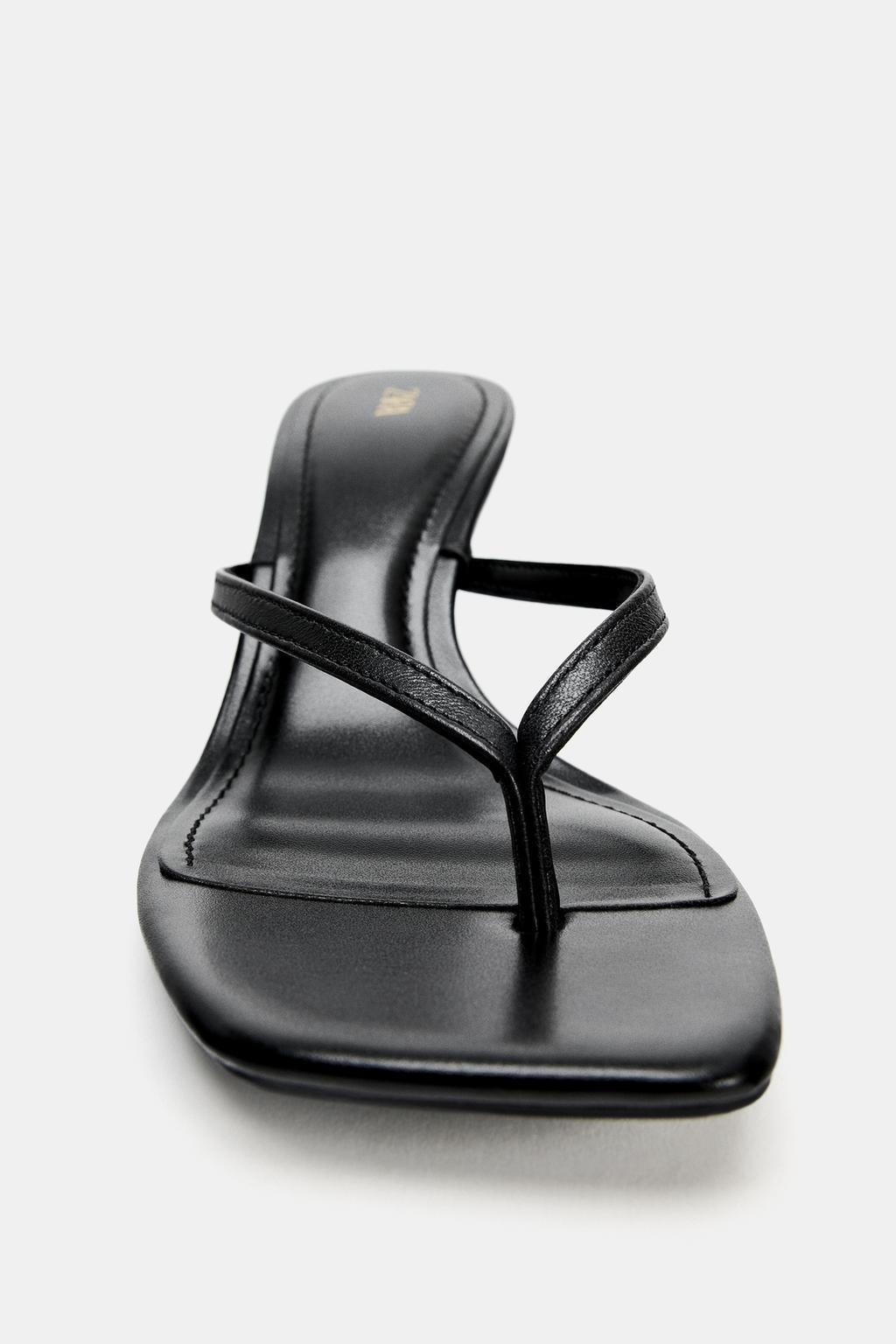 Кожаные босоножки на каблуке со стразами