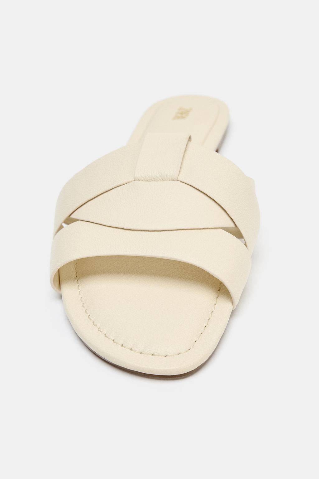 САНДАЛИИ ИЗ КОЖИ НА ПЛОСКОЙ ПОДОШВЕ