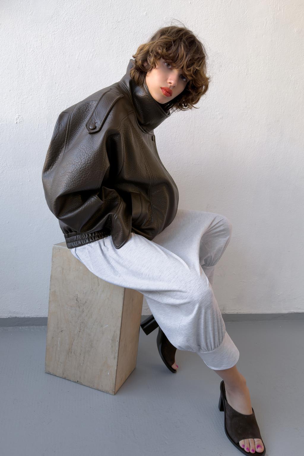 КОЖАНЫЕ САНДАЛИИ НА ШИРОКОМ КАБЛУКЕ