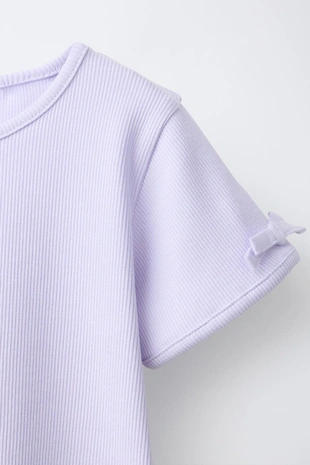 Футболка в рубчик с бантами