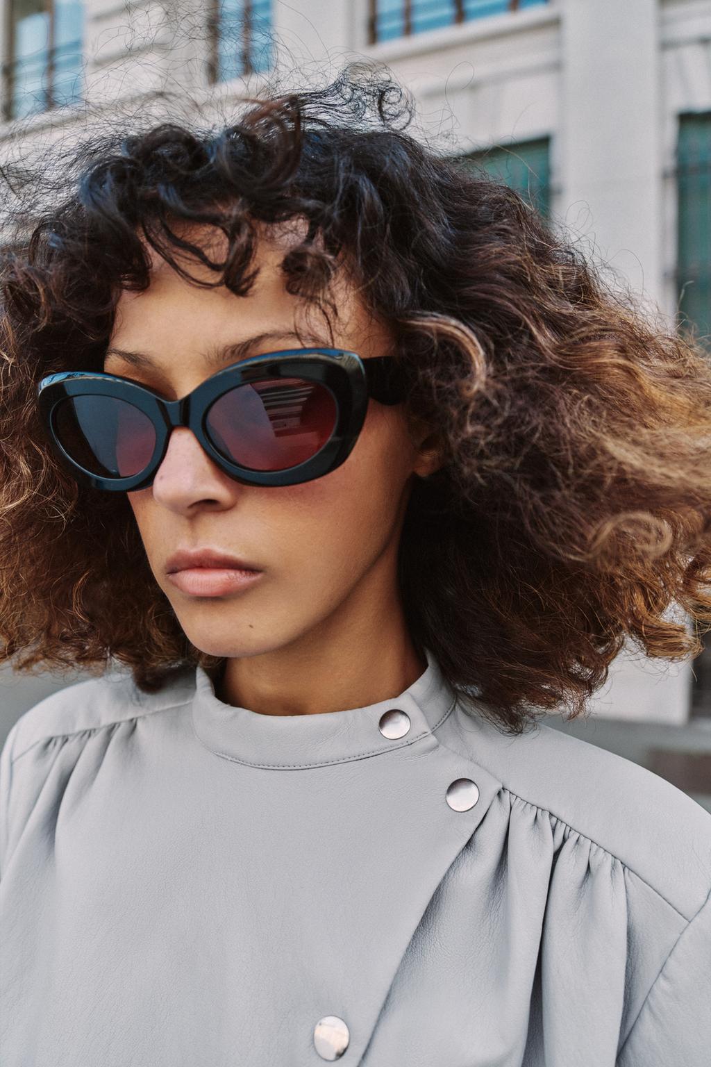 КОРОТКОЕ ПЛАТЬЕ ИЗ ИСКУССТВЕННОЙ КОЖИ С РЕМНЕМ