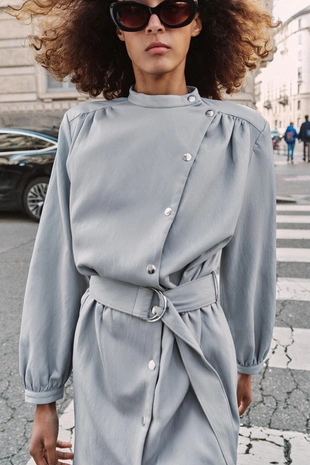 Короткое платье из искусственной кожи с ремнем- Заказать в России