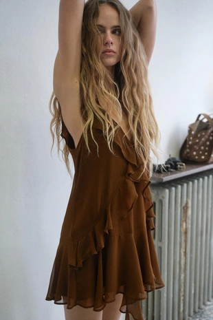 Короткое платье с воланами- Заказать в России