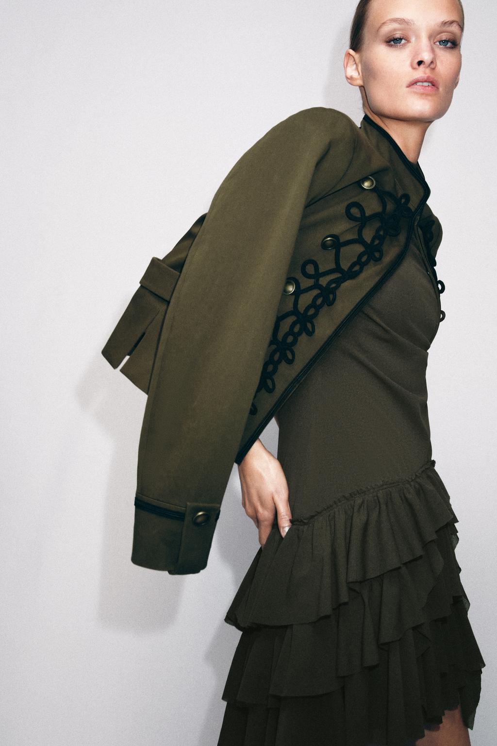 КОРОТКОЕ ПЛАТЬЕ С ВОЛАНАМИ