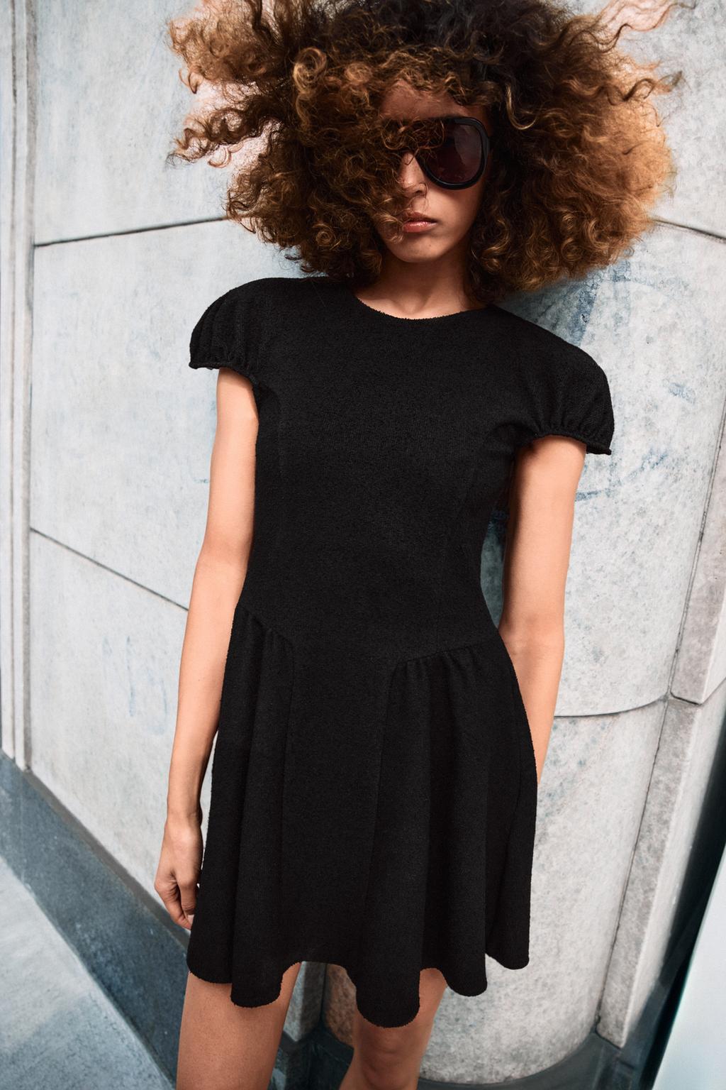 ПЛАТЬЕ ИЗ БУКЛЕ С ОБЪЕМНЫМИ РУКАВАМИ