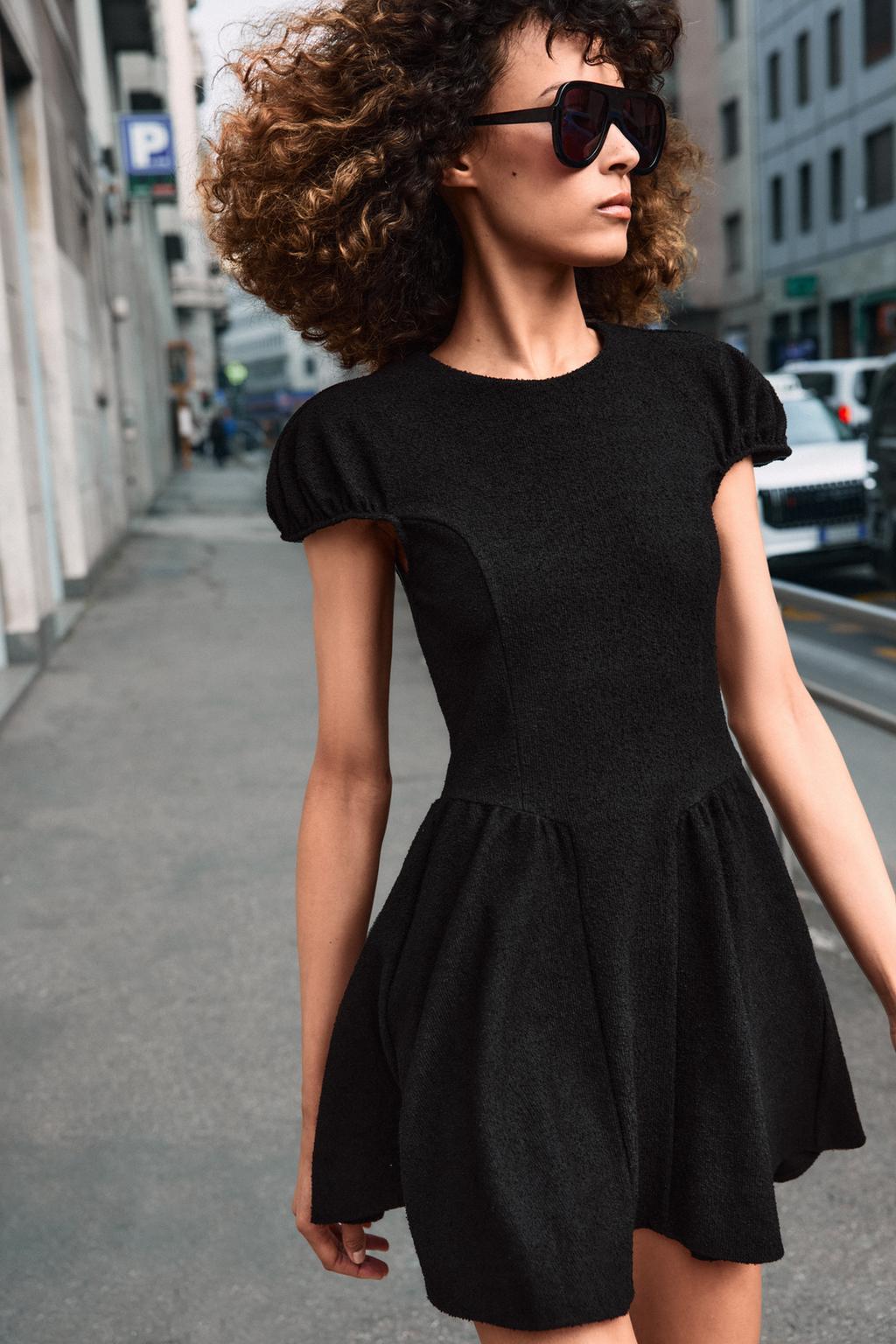 ПЛАТЬЕ ИЗ БУКЛЕ С ОБЪЕМНЫМИ РУКАВАМИ