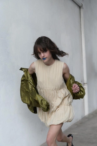 Платье со сборками и объемным низом- Заказать в России