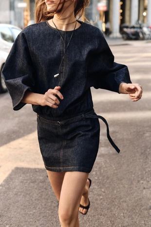 Короткое джинсовое платье Z1975 с ремнем- Заказать в России