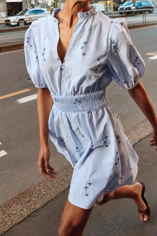 Платье с прорезиненной вышивкой- Заказать в России