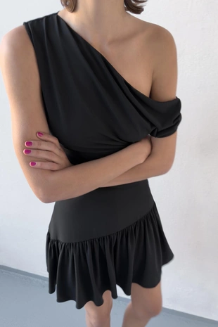 Короткое платье асимметричного кроя- Заказать в России