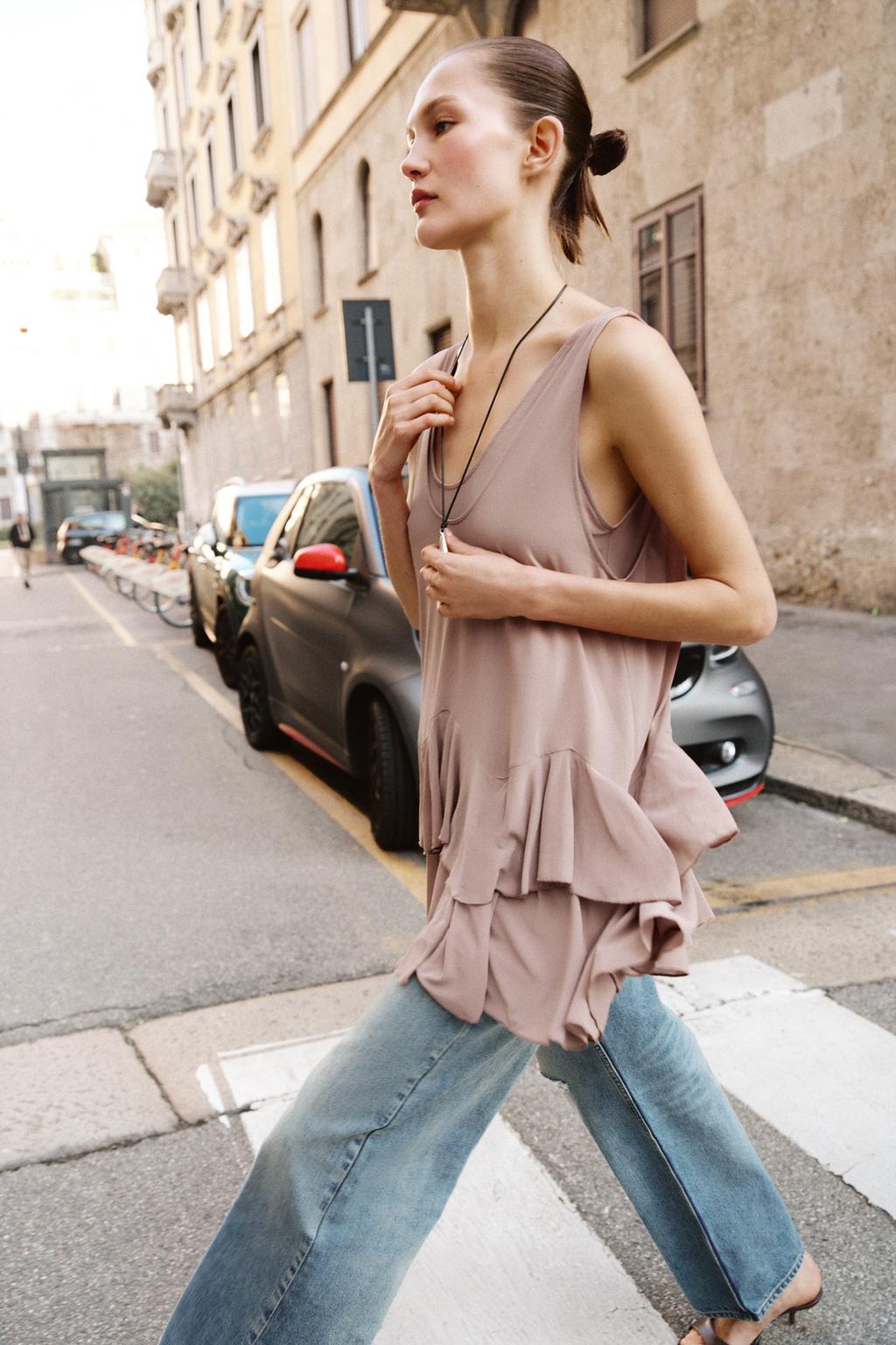 КОРОТКОЕ ПЛАТЬЕ С ВОЛАНАМИ