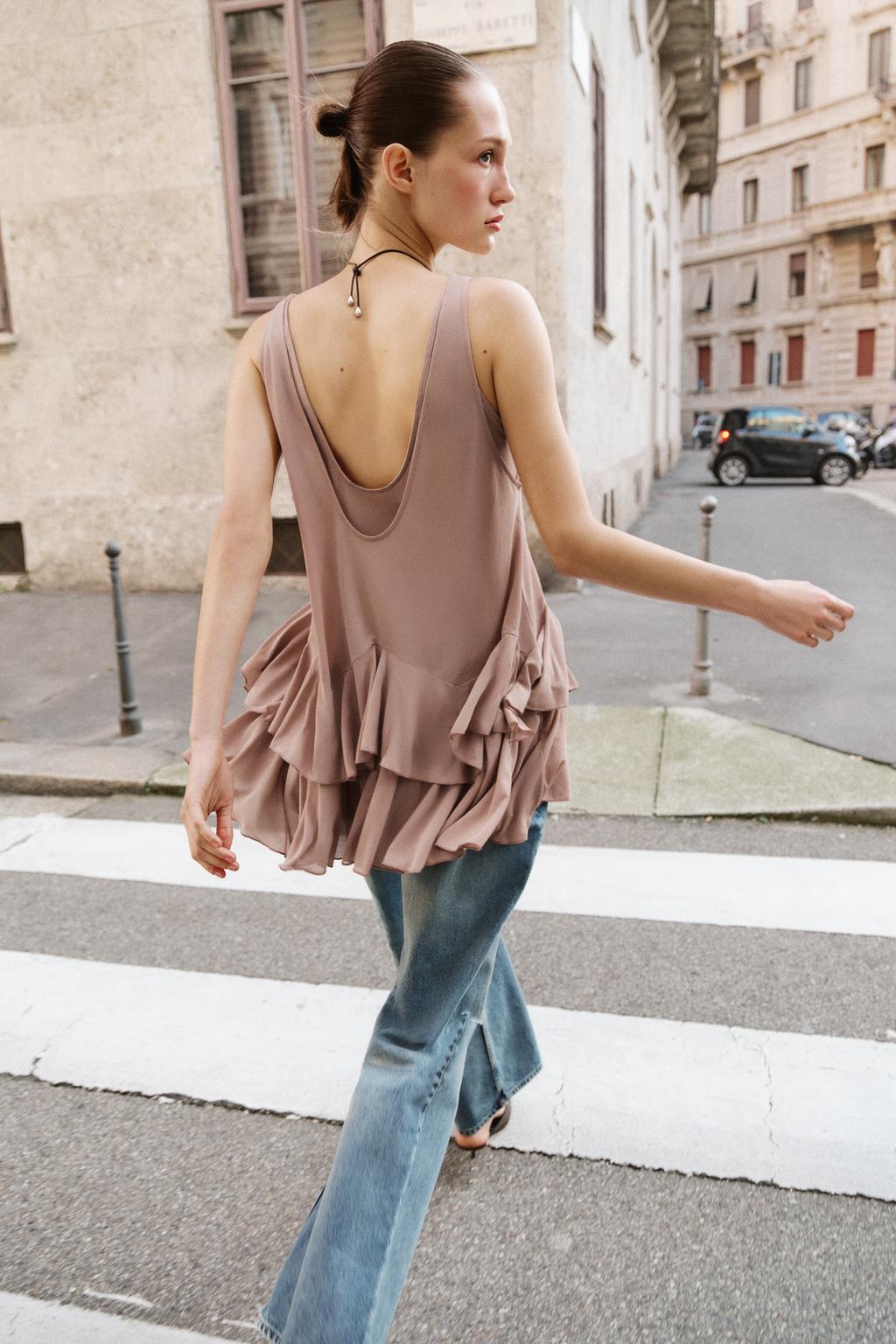 КОРОТКОЕ ПЛАТЬЕ С ВОЛАНАМИ