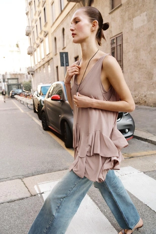 Короткое платье с воланами- Заказать в России