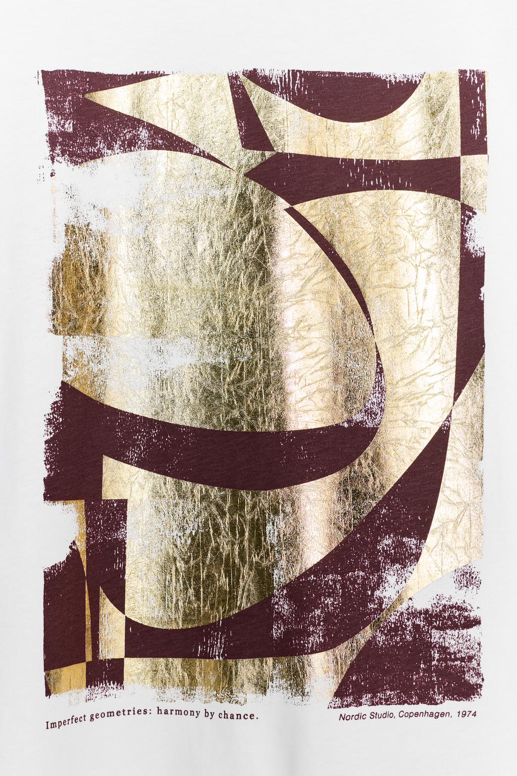 ФУТБОЛКА С МЕТАЛЛИЗИРОВАННЫМ ПРИНТОМ И КОРОТКИМИ РУКАВАМИ