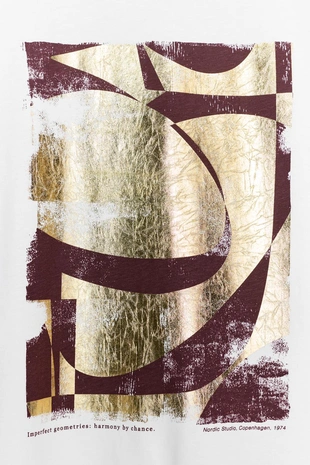 Футболка с металлизированным принтом и короткими рукавами- Заказать в России