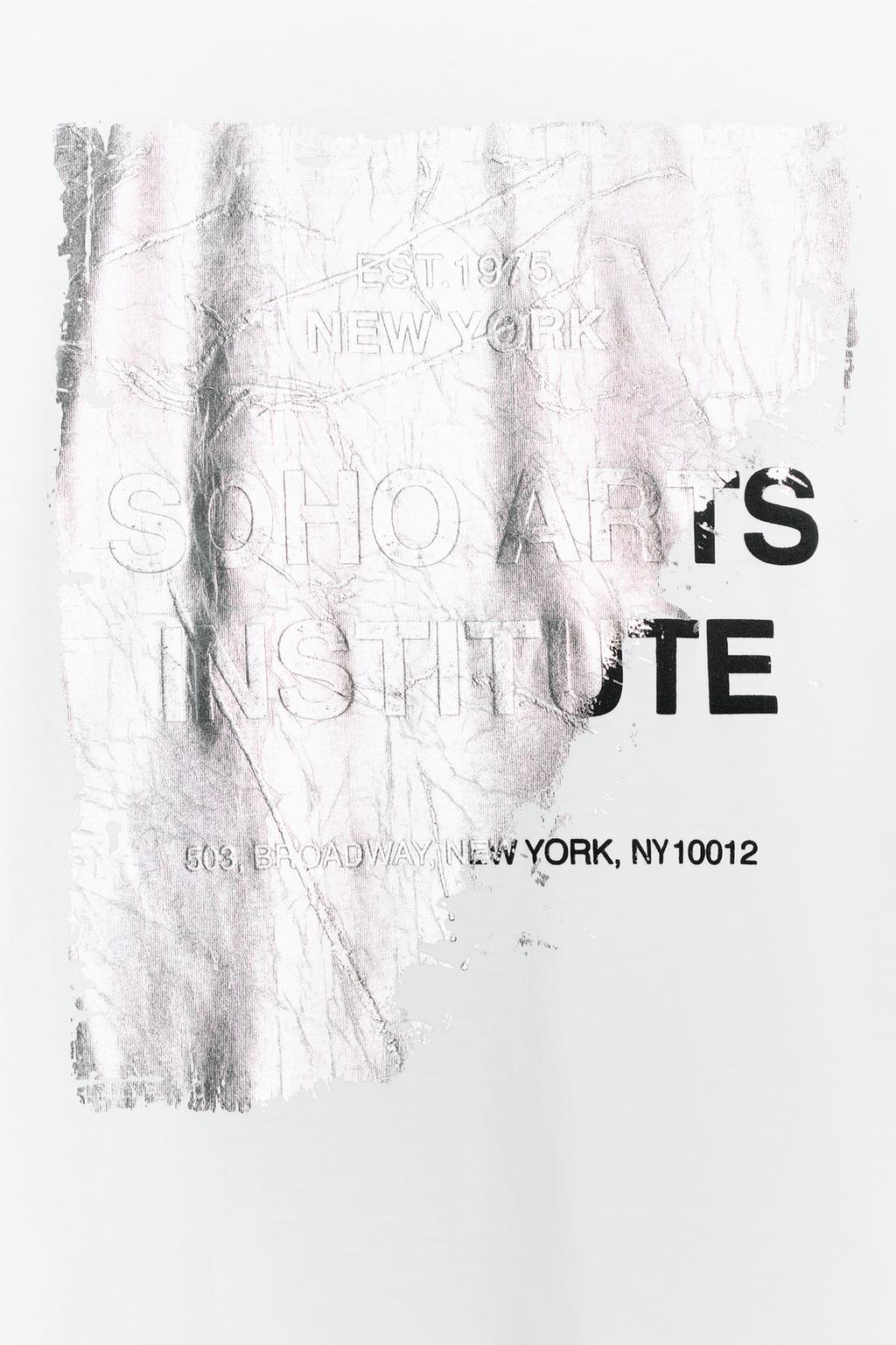 ФУТБОЛКА С МЕТАЛЛИЗИРОВАННЫМ ПРИНТОМ И КОРОТКИМИ РУКАВАМИ