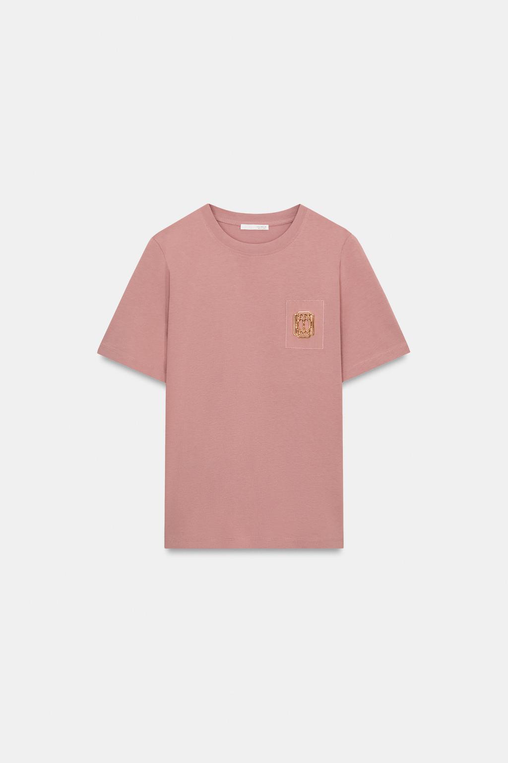 ФУТБОЛКА С ЭФФЕКТОМ ПОТЕРТОСТИ И МЕТАЛЛИЧЕСКОЙ ОТДЕЛКОЙ