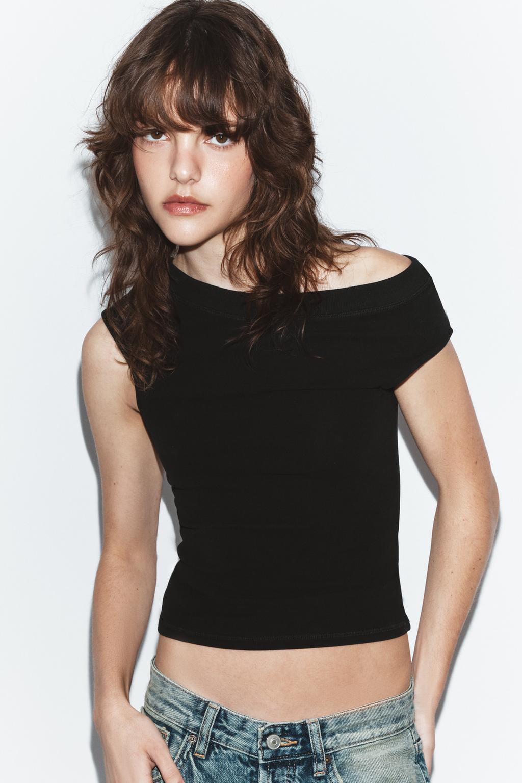 ФУТБОЛКА С ВЫРЕЗОМ ЛОДОЧКОЙ