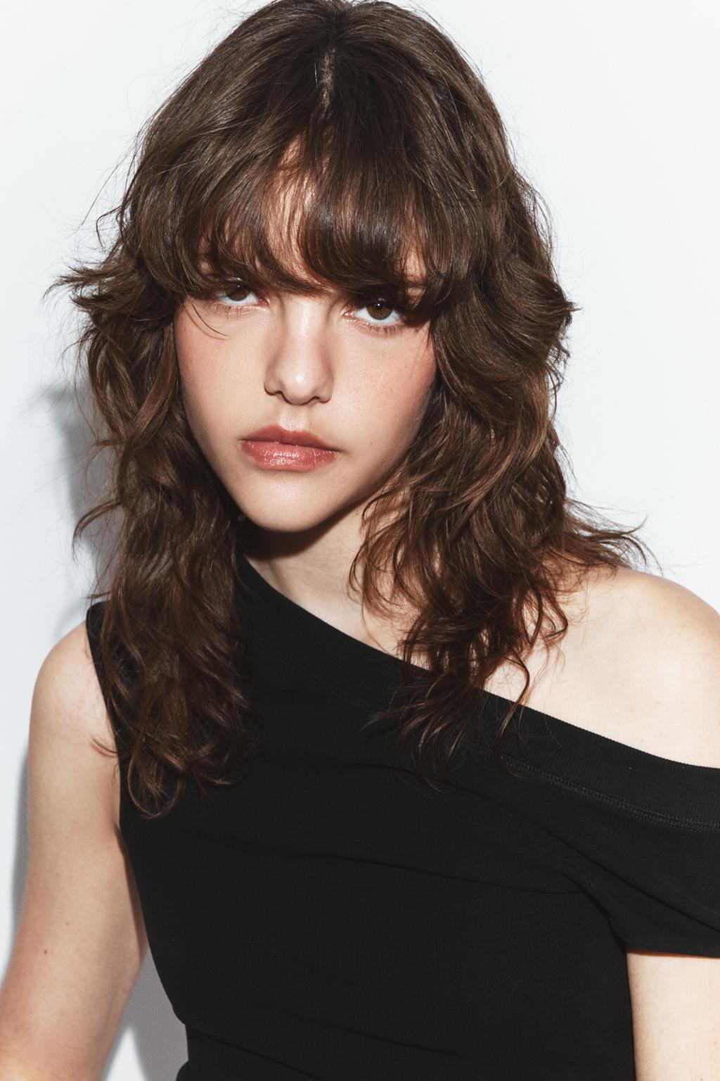 ФУТБОЛКА С ВЫРЕЗОМ ЛОДОЧКОЙ