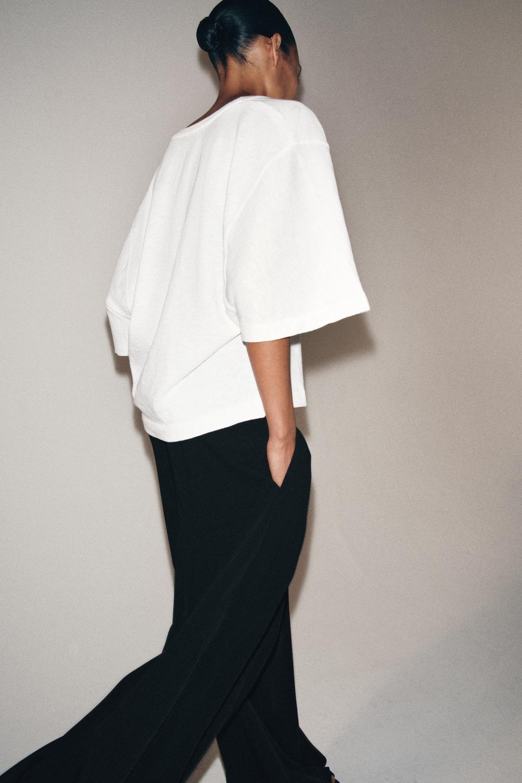 ФУТБОЛКА С V-ОБРАЗНЫМ ВЫРЕЗОМ