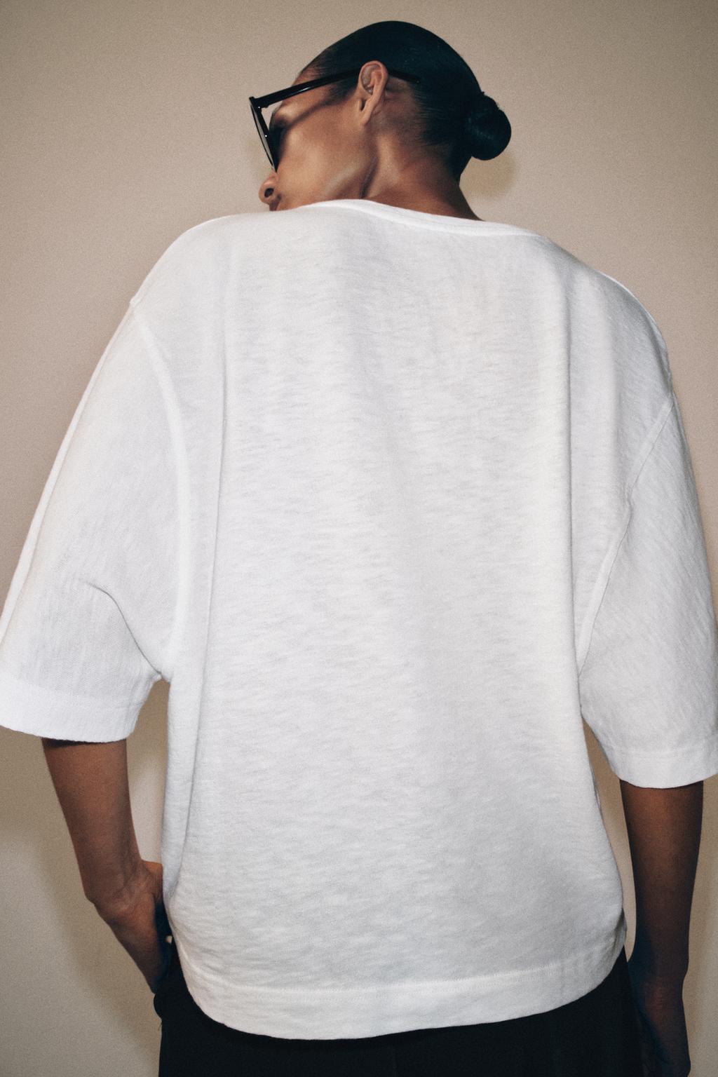 ФУТБОЛКА С V-ОБРАЗНЫМ ВЫРЕЗОМ