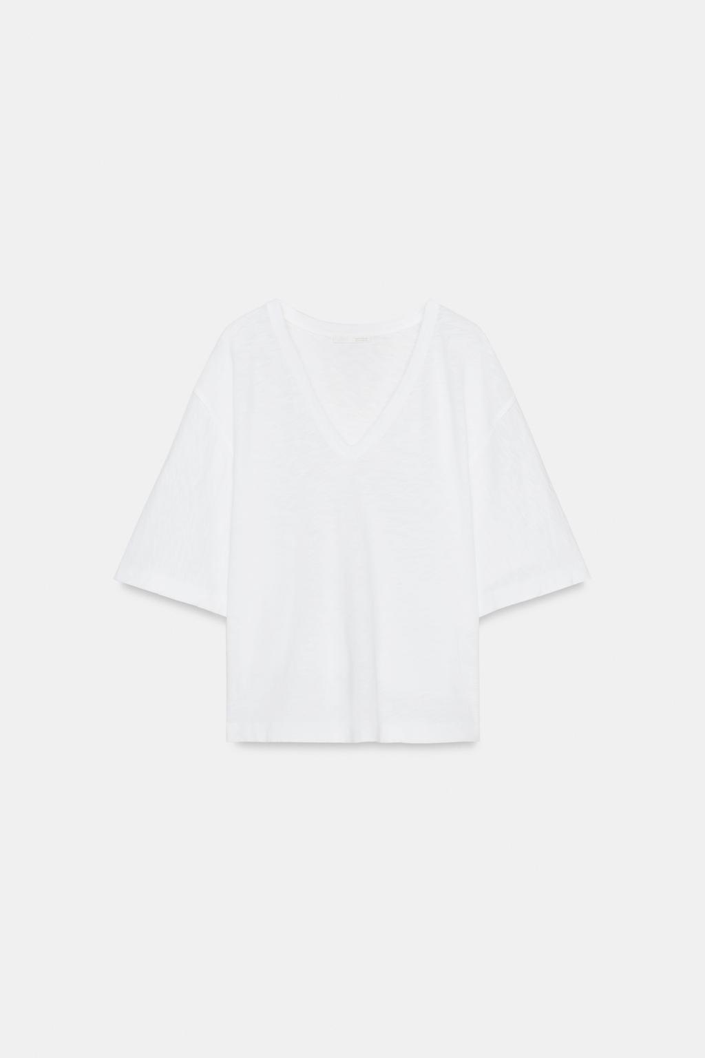 ФУТБОЛКА С V-ОБРАЗНЫМ ВЫРЕЗОМ