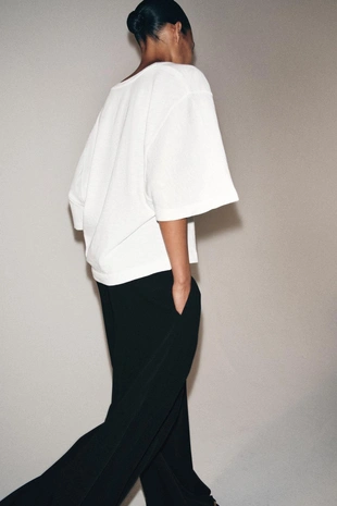 Футболка с V-образным вырезом