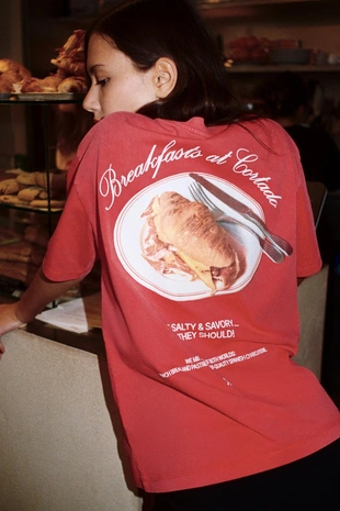 Футболка с эффектом потертости и надписью CORTADO- Заказать в России