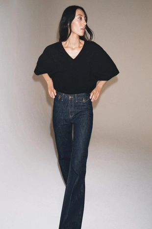 Футболка с V-образным вырезом