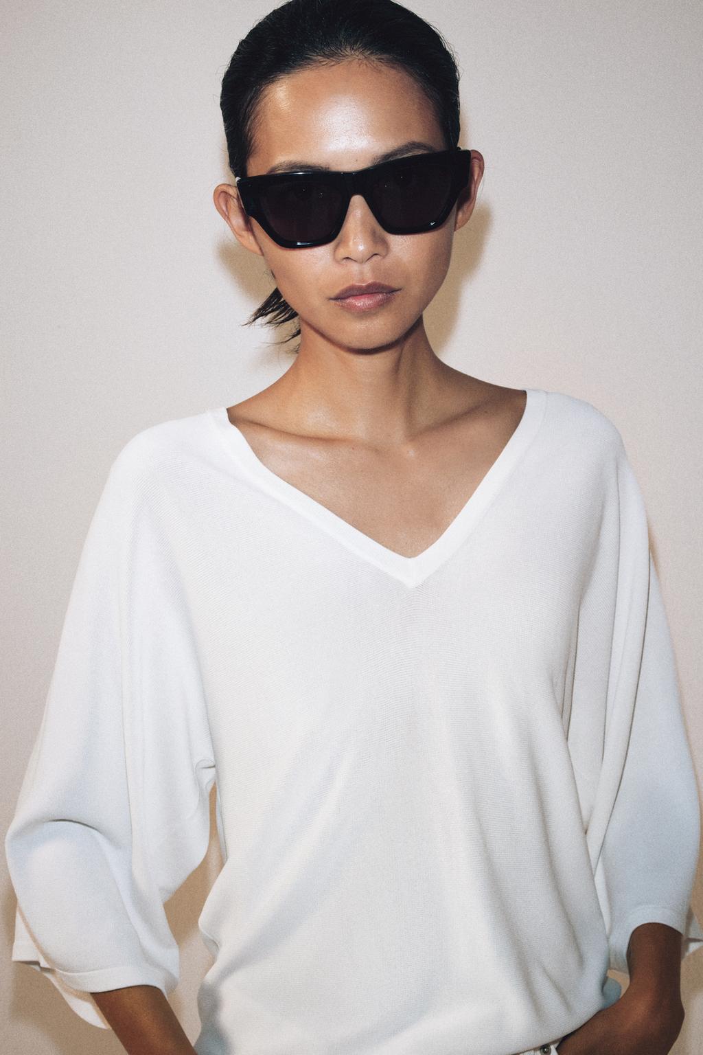 СВОБОДНЫЙ ДЖЕМПЕР С V-ОБРАЗНЫМ ВЫРЕЗОМ