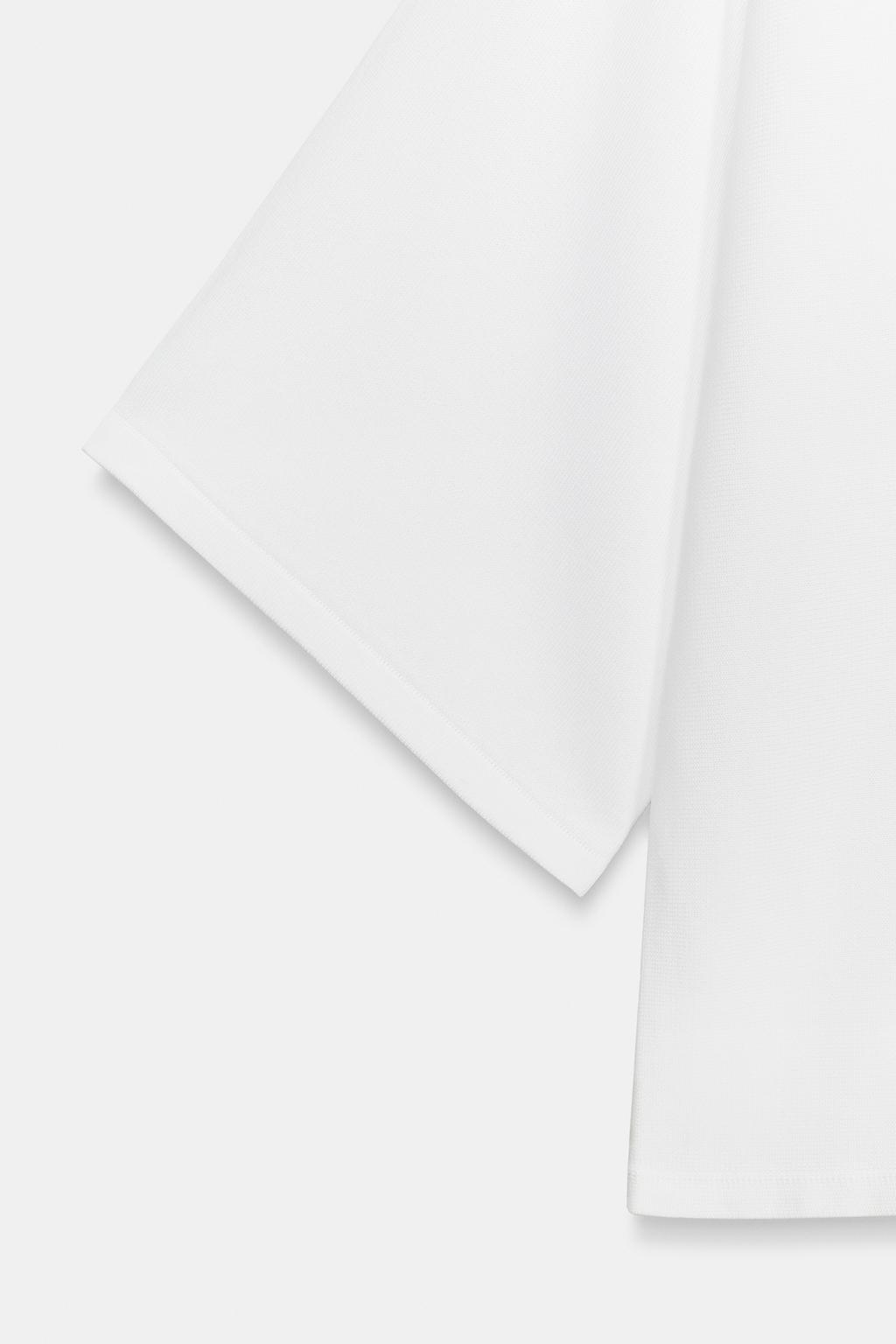 СВОБОДНЫЙ ДЖЕМПЕР С V-ОБРАЗНЫМ ВЫРЕЗОМ