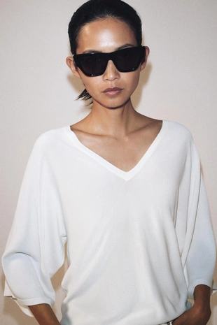 Свободный джемпер с V-образным вырезом