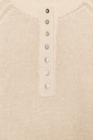 Свитер с пуговицами