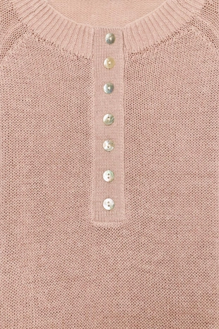 Свитер с пуговицами